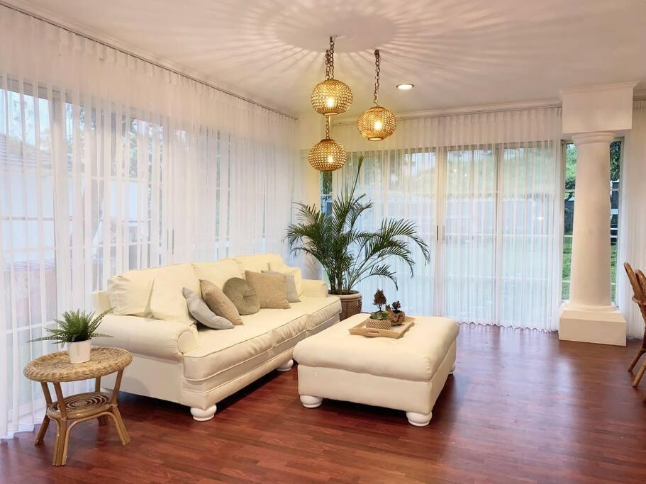 Tropical Villa By Villapedia Citaringgul Екстериор снимка